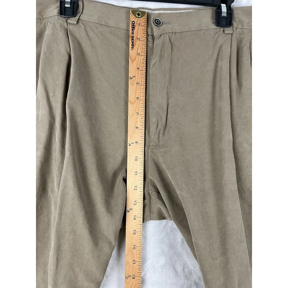 TOMMY BAHAMA 100% Silk Short Men 42 Brown Relaxed Pleaded Pockets Vacation